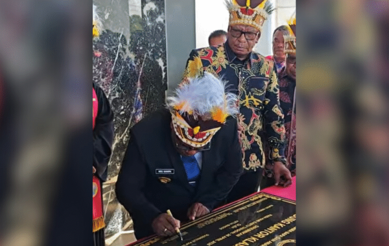 Gubenur Papua Tengah meresmikan gedung kantor Klasis GKI Mimika