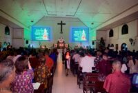 Suasana Ibadah Malam Kudus Natal Jemaat GKI Ebenhaezer Timika, Rabu (24/12) malam. | Foto: Haluan Papua