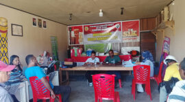 Aparatur Pemerintah Kampung Nawaripi bersama para ketua RT mengikuti Musyawarah Dusun (Musdus) di kantor kampung, sebagai forum penjaringan aspirasi dan perencanaan pembangunan kampung.