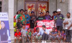 Reses di Mimika, Nancy Raweyai Serahkan Bantuan 600 Kg Bibit Jagung untuk Warga Jayanti kampung Mimika Gunung