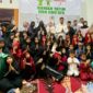 Anggota DPRP Papua Tengah, Nancy Raweyai, berfoto bersama anak-anak dan pengurus Panti Asuhan Baitul Rasul usai kegiatan reses di Kelurahan Wonosari Jaya, Distrik Wania, Mimika, Senin (16/03).